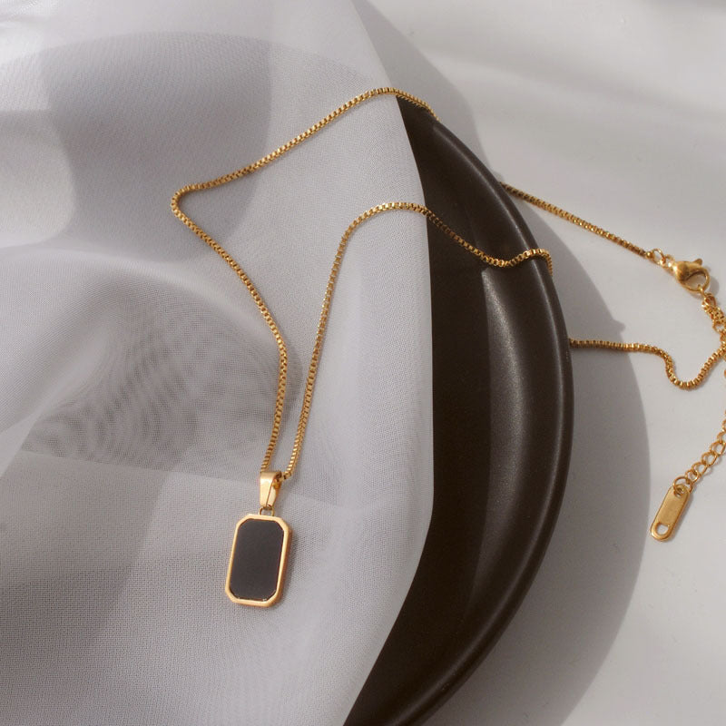 Fashion Small Black Brand Titanium Steel Necklace Women&#039;s All-match Light Luxury High-end Sense European And American Niche Design Sense 18K Gold Not Fading